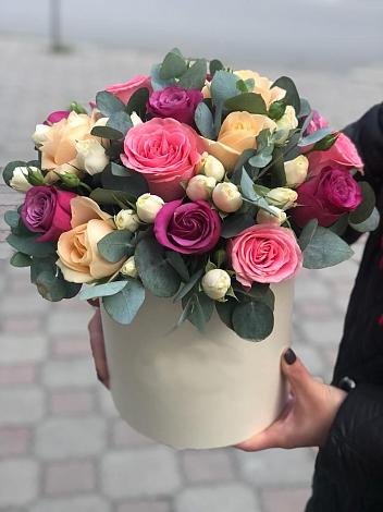 Цветочная композиция из Розы в шляпной коробке в Глухово