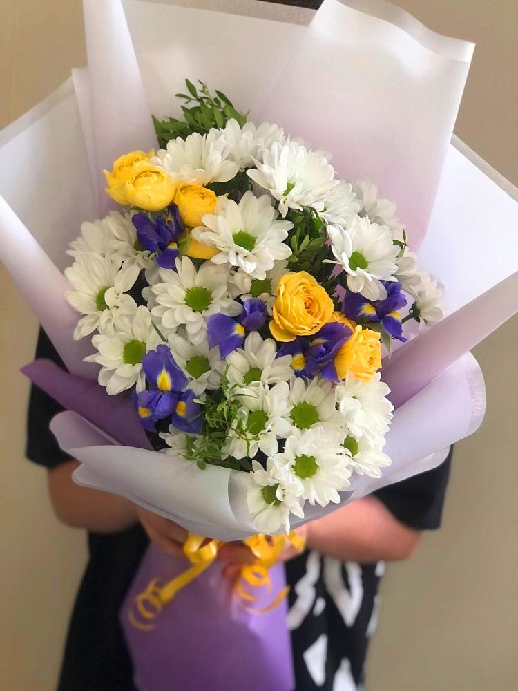 Букет цветов из: Ирисы, Хризантемы и Розы в Глухово