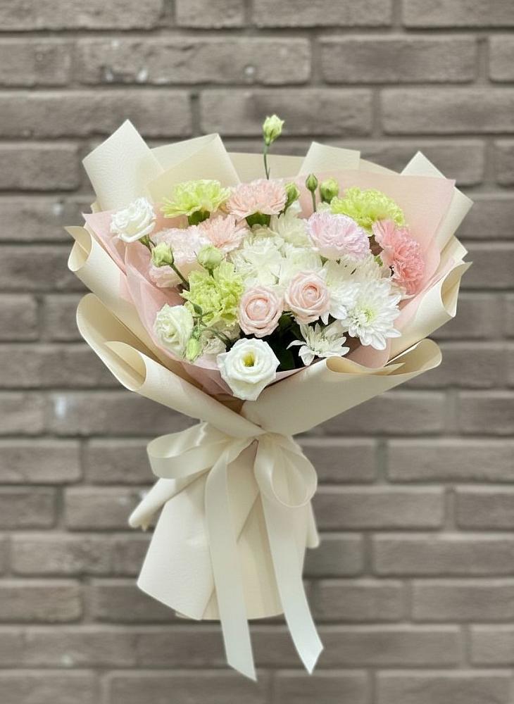 Букет цветов из: Гвоздики, Розы, Лизиантусы и Хризантемы в Глухово