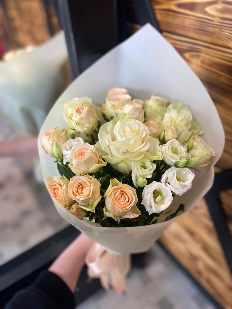 Букет цветов из: Розы и Лизиантусы в Глухово