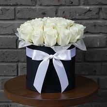 Цветочная композиция из Розы в шляпной коробке в Глухово